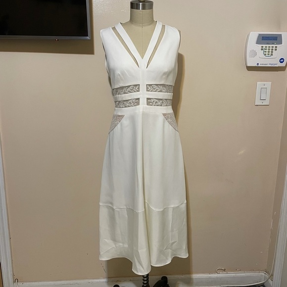 0063 NWT Karleigh Dress in Off White
BCBGMAXAZRIA sz 12 - Picture 11 of 14